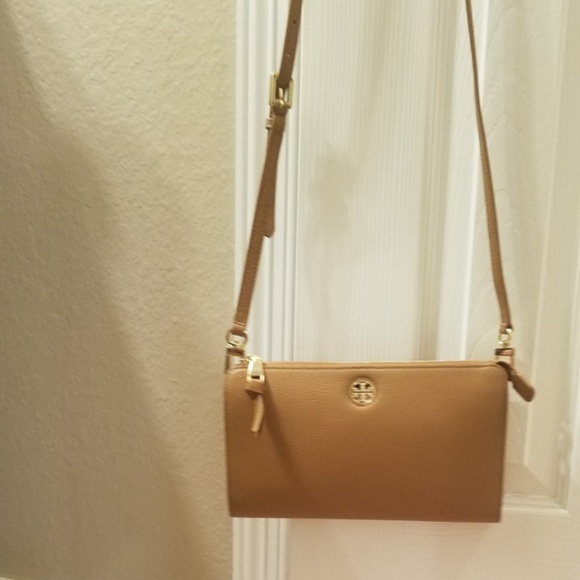 Tory Burch Handbags - NWOT Tory Burch Brody Pebbled wallet crossbody